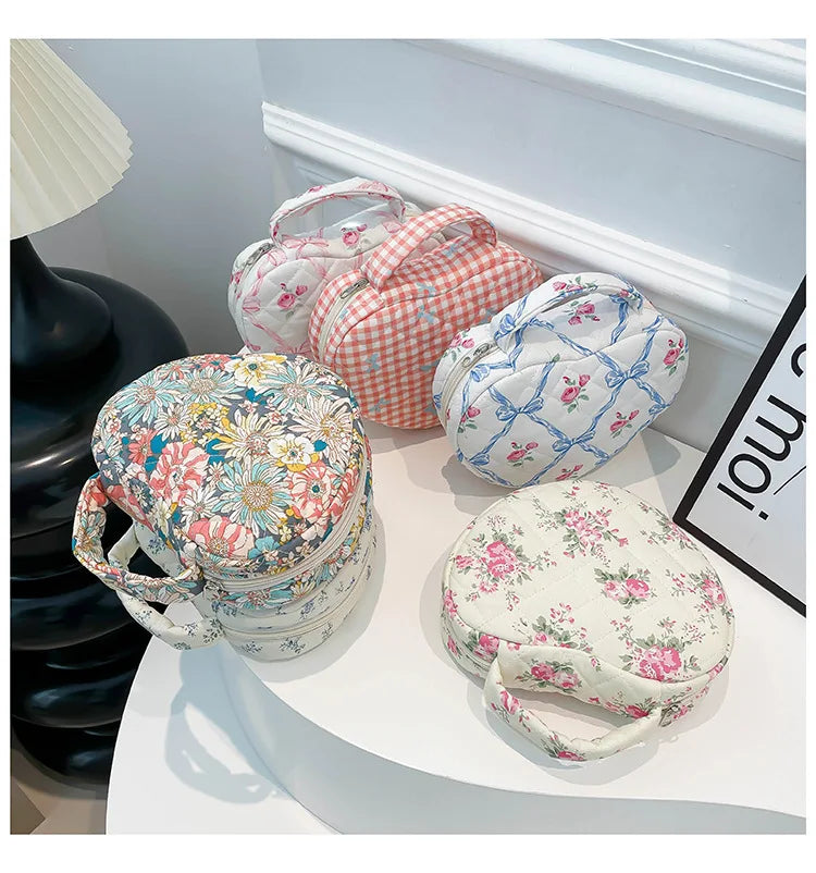 Cosmetic Bag Large Capacity Love Floral Makeup Bag Portable Quilted Quilted Cotton Storage Handbag Travel Portable Toiletry Bags